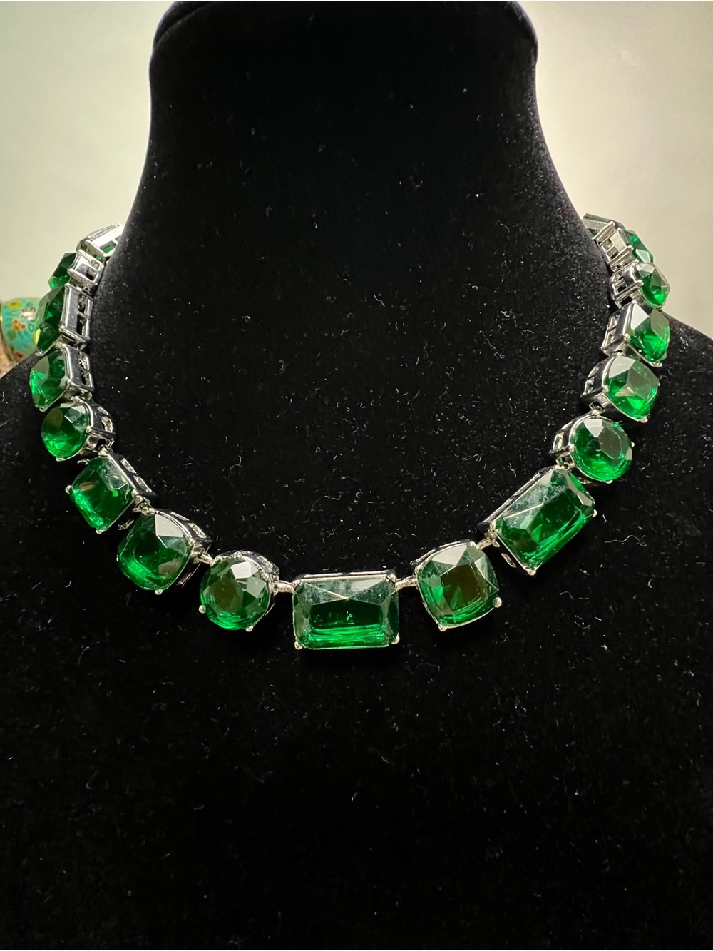 Vintage Emerald Green Crystal Necklace - Women Jewelry - Picture 4 of 5
